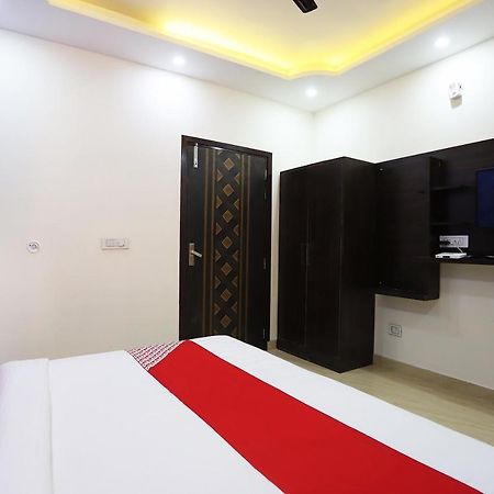 Oyo Flagship 42619 Diamond Key Ξενοδοχείο Δελχί Εξωτερικό φωτογραφία